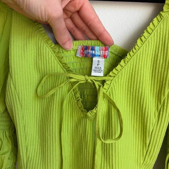 Urban Outfitters Lime Green Puff Sleeve Tie-Front Crop Top - Picture 3 of 4
